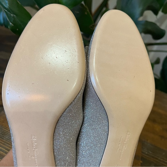 Salvatore Ferragamo Erice Vara Bow Silver Glitter Calf Leather Pumps 10B $895 - Picture 14 of 17